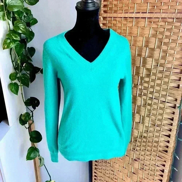 Boden 100% Cashmere V-neck Sweater in Green - Picture 1 of 7